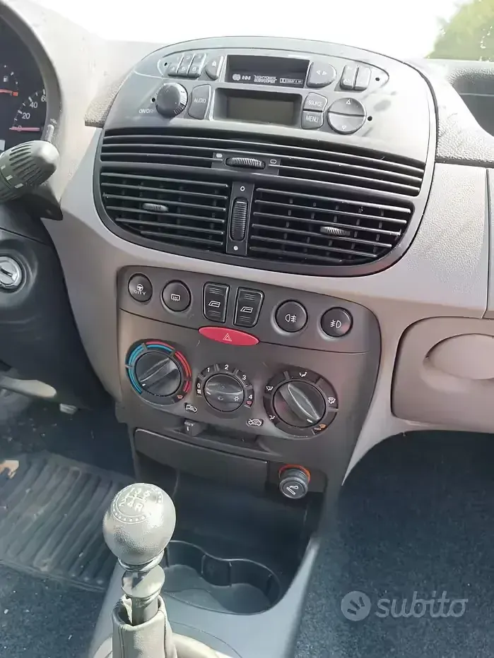 Usata Fiat Punto 80 CV (58 kW) 2000 Grigio Utilitaria
