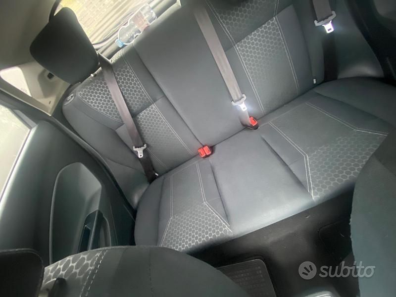 Usata Ford Fiesta Titanium 70 CV (51 kW) 2010 Grigio Utilitaria