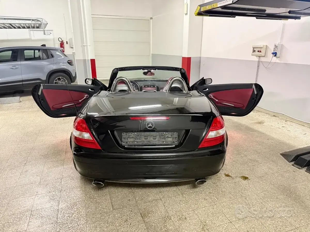 Usata Mercedes SLK350 272 CV (200 kW) 2005 Nero Cabrio