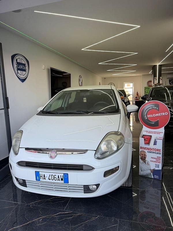 Usata Fiat Punto Street 77 CV (56 kW) 2014 Bianco Utilitaria