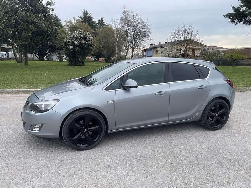 Usata Opel Astra Cosmo 160 CV (117 kW) 2010 Berlina