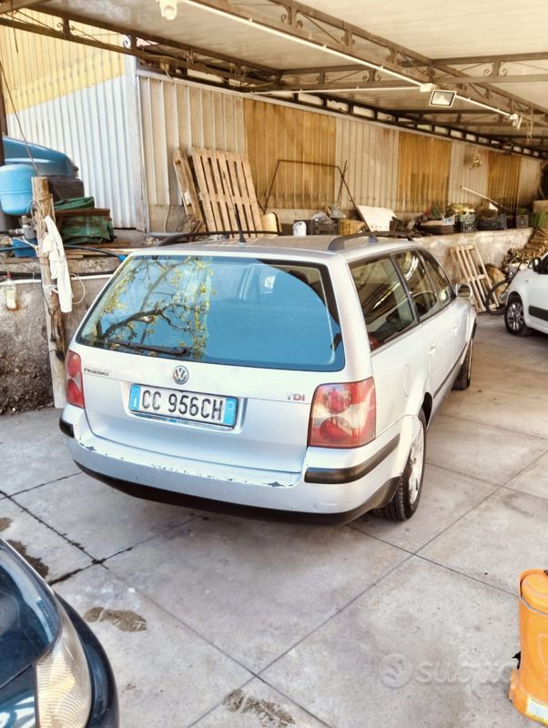 Usata VW Passat 110 CV (80 kW) 2002 Grigio Station wagon