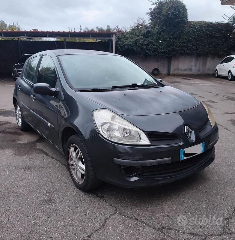 Grigio Usata 2007 Renault Clio II Berlina | 1490 € (Ottimo prezzo) - Immagine 1/4