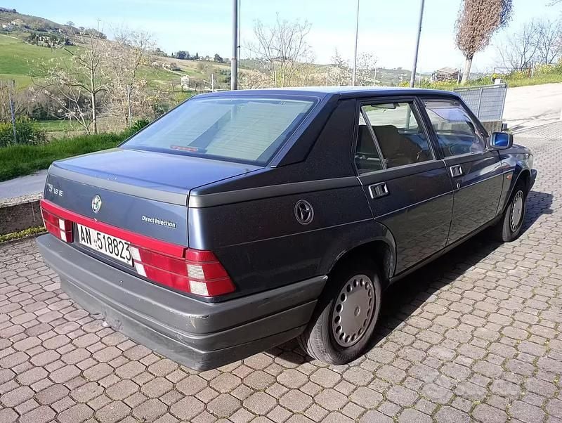 Usata Alfa Romeo 75 110 CV (80 kW) 1992 Grigio Berlina