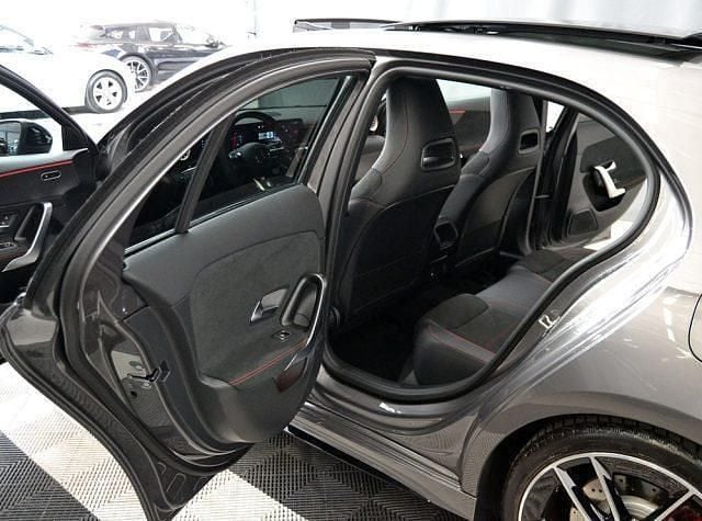 Usata Mercedes A35 AMG AMG 306 CV (225 kW) 2024 Grigio montagna Berlina