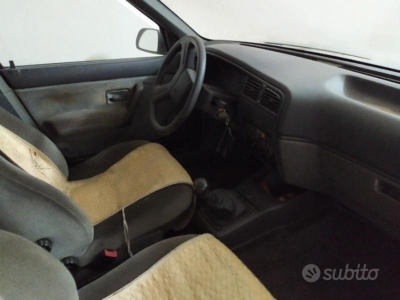 Usado Renault 19 77 CV (56 kW) 1989 Blanco Berlina