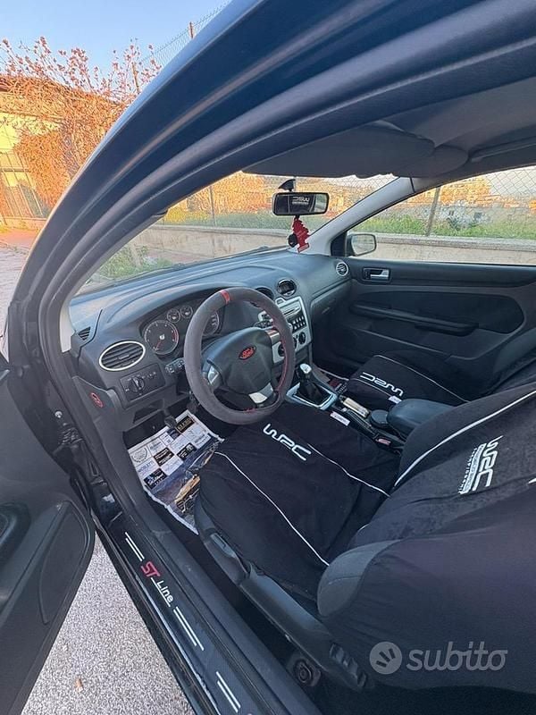 Begagnad Ford Focus 90 HK (66 kW) 2006 Svart Sportkupé
