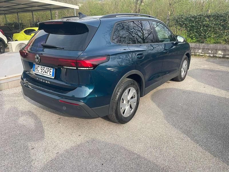 Usata VW Tiguan Edition 150 CV (110 kW) 2024 Verde SUV