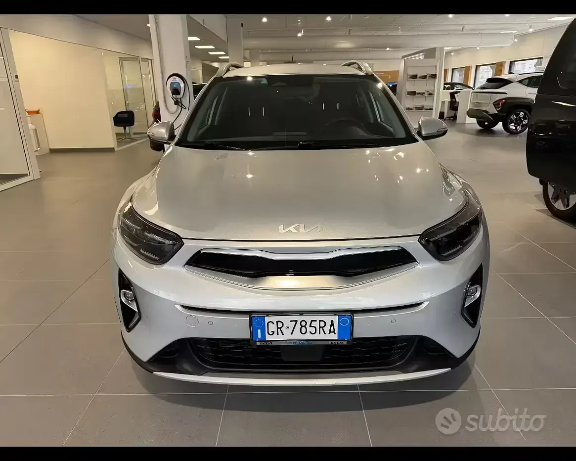 Usata Kia Stonic Style 100 CV (73 kW) 2024 Grigio SUV
