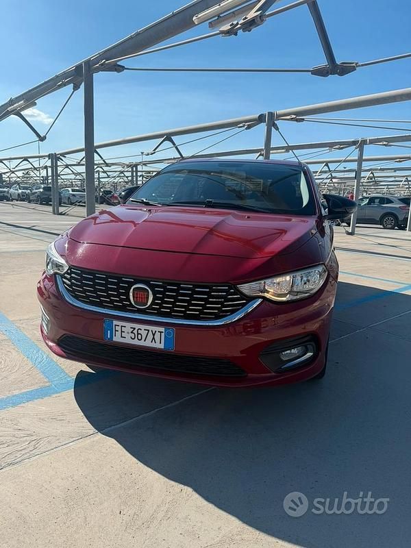 Rosso Usata 2016 Fiat Tipo Tre volumi | 9000 € (Buon prezzo) - Immagine 1/4