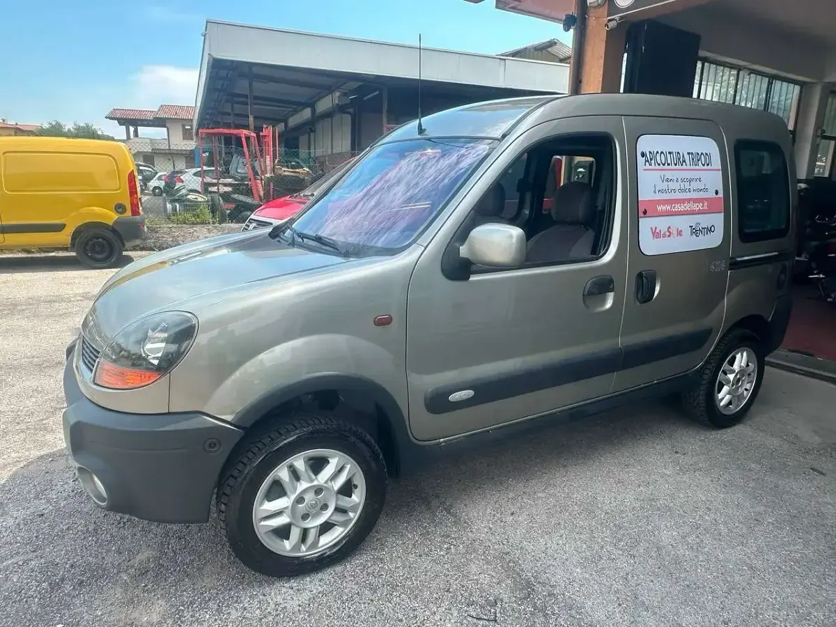 Usata Renault Kangoo Privilege 84 CV (61 kW) 2005 Grigio Monovolume