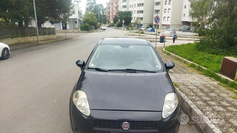 Usata 2008 Fiat Grande Punto Due volumi | 2300 € (Ottimo prezzo) - Immagine 1/4