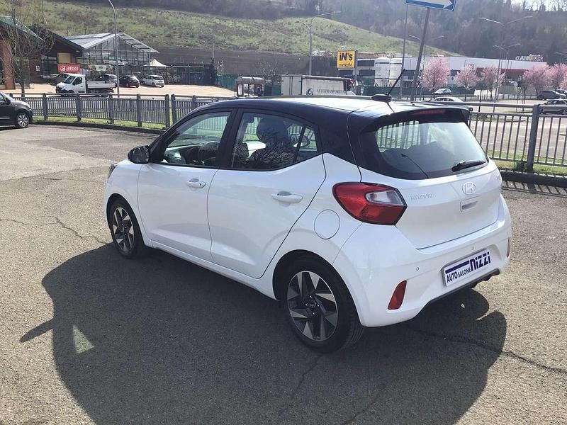 Usata Hyundai i10 67 CV (49 kW) 2024 Bianco Utilitaria