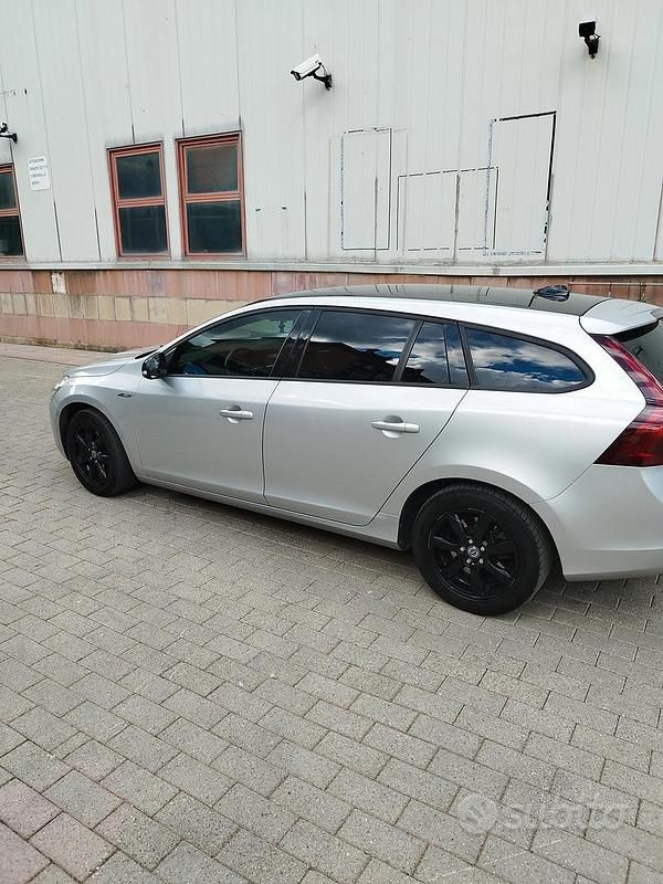 Usata Volvo V60 Kinetic 163 CV (119 kW) 2011 Grigio Station wagon