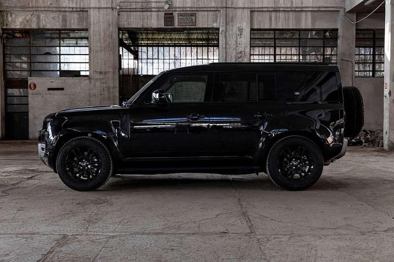 Usata Land Rover Defender Dynamic 249 CV (183 kW) 2022 Santorini black SUV