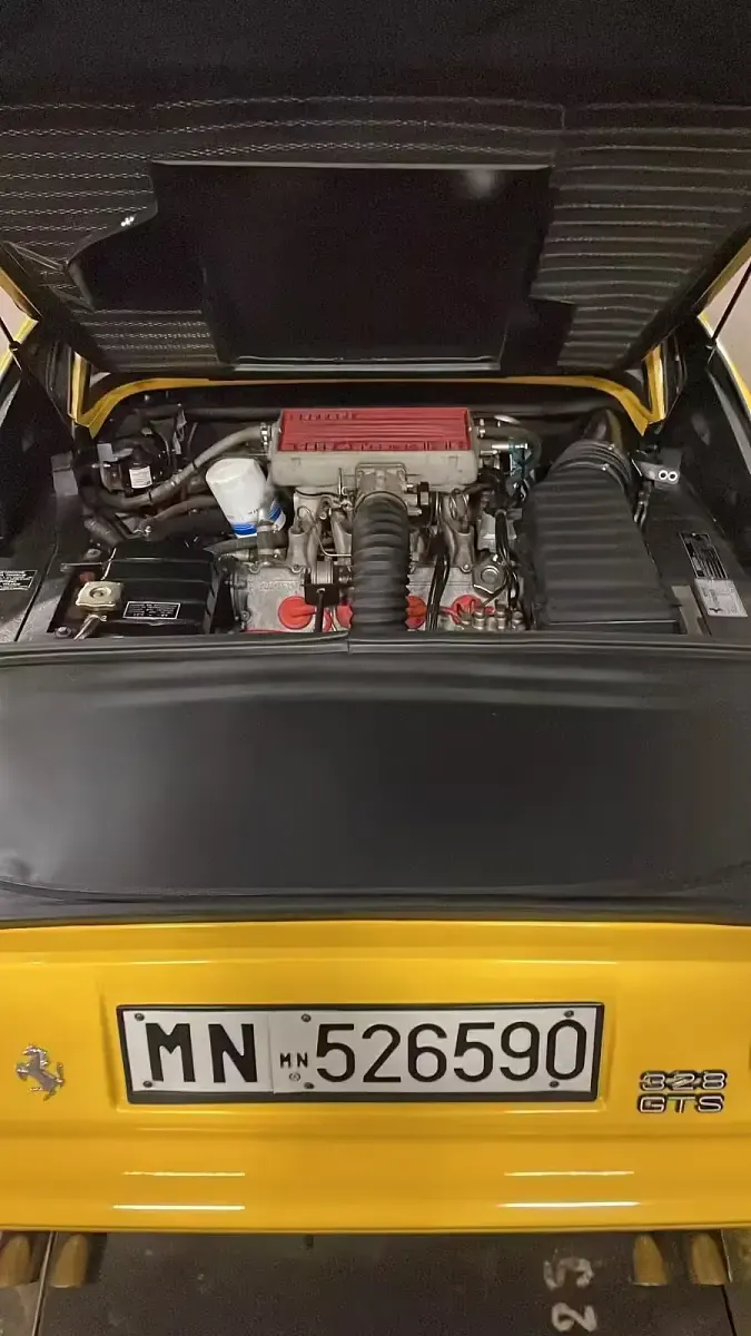 Usata Ferrari 328 270 CV (198 kW) 1988 Giallo Cabrio