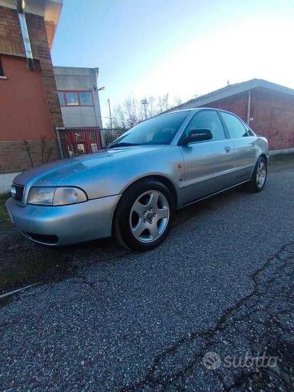 Usata Audi A4 180 CV (132 kW) 1997 Grigio Berlina