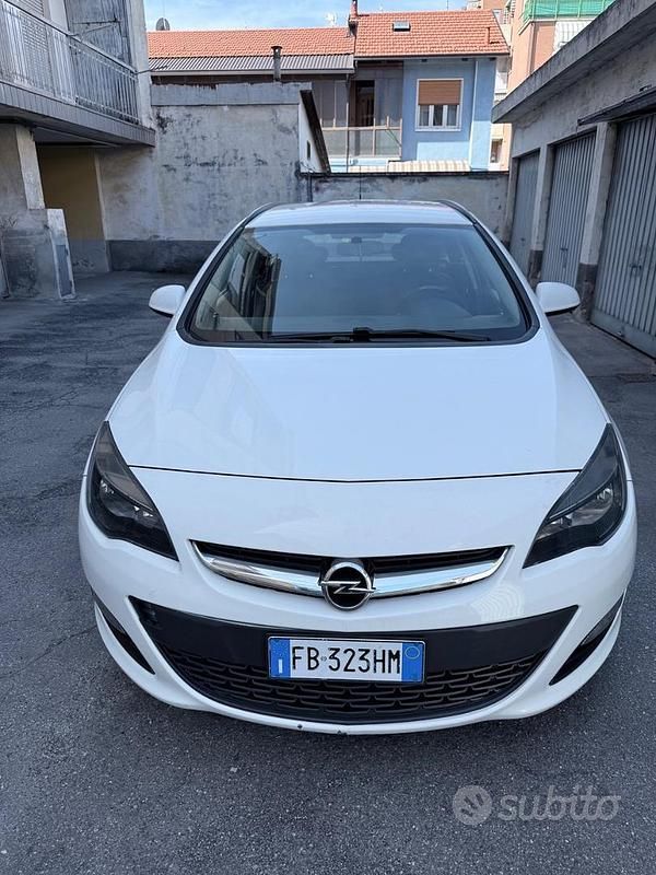 Bianco Usata 2015 Opel Astra Station wagon | 6900 € - Immagine 1/4