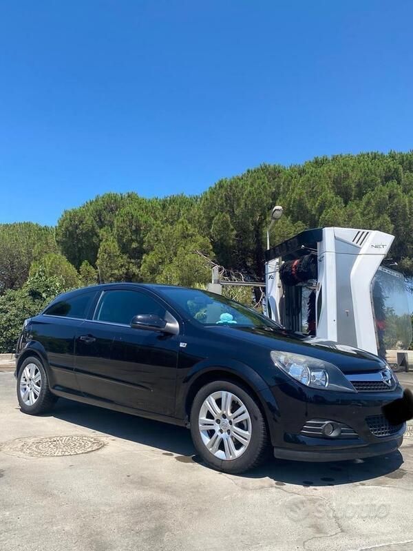 Usata Opel Astra 101 CV (74 kW) 2008 Nero Utilitaria