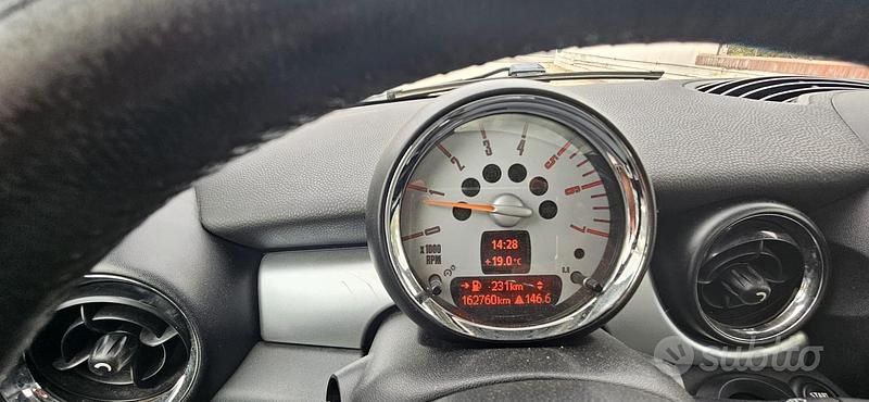 Usata Mini Cooper D 109 CV (80 kW) 2009 Nero Utilitaria