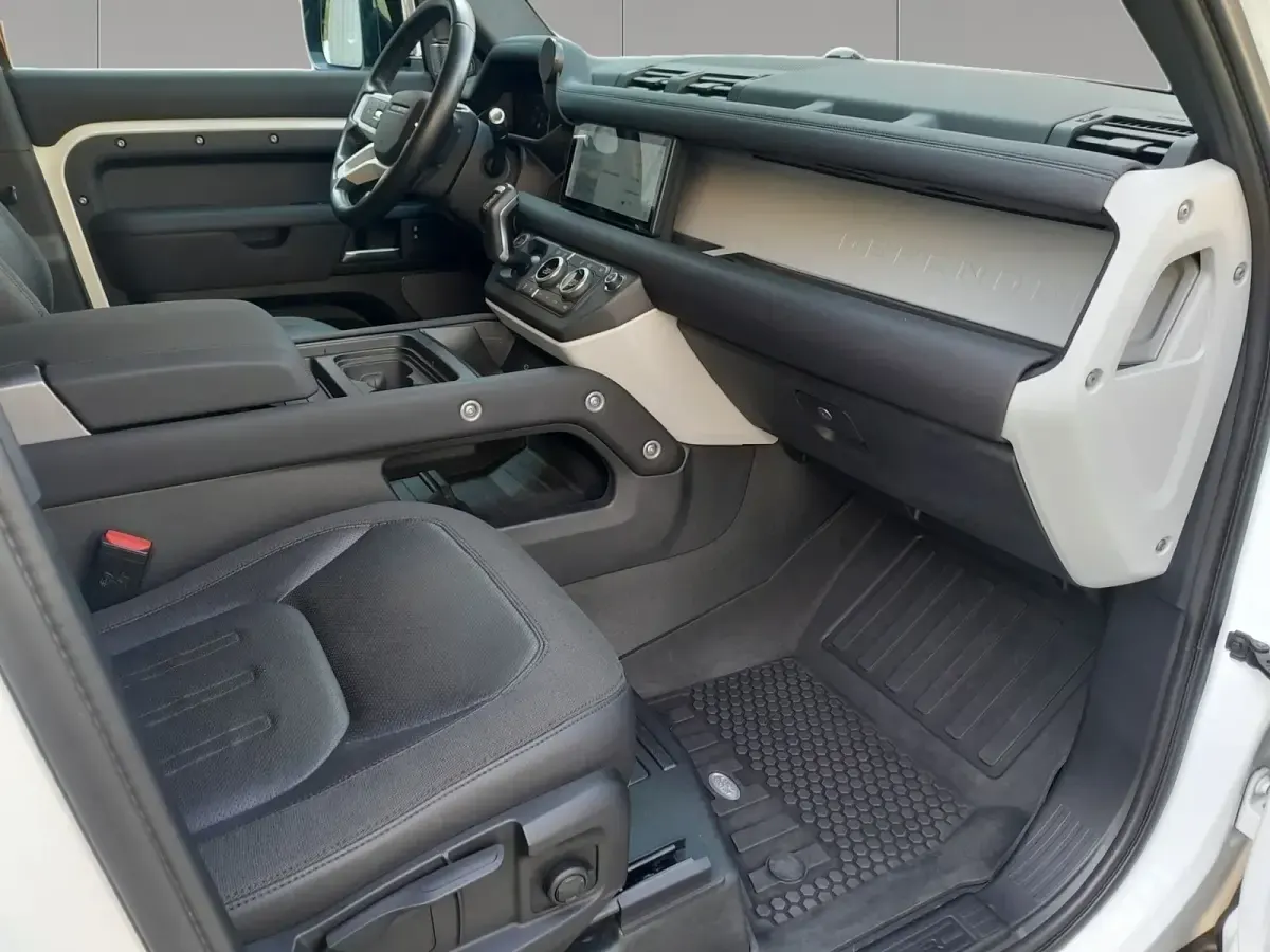 Usata Land Rover Defender S 240 CV (176 kW) 2020 Fuji white SUV