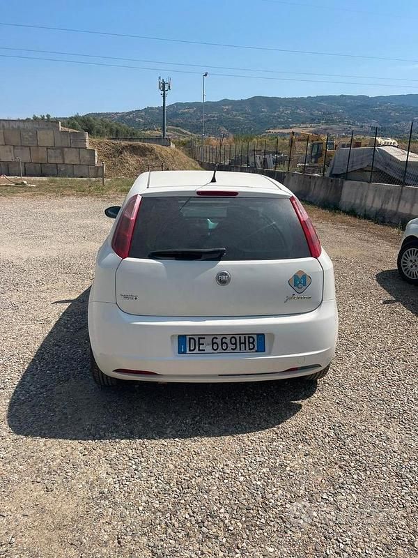 Usata Fiat Grande Punto 75 CV (55 kW) 2006 Bianco Utilitaria