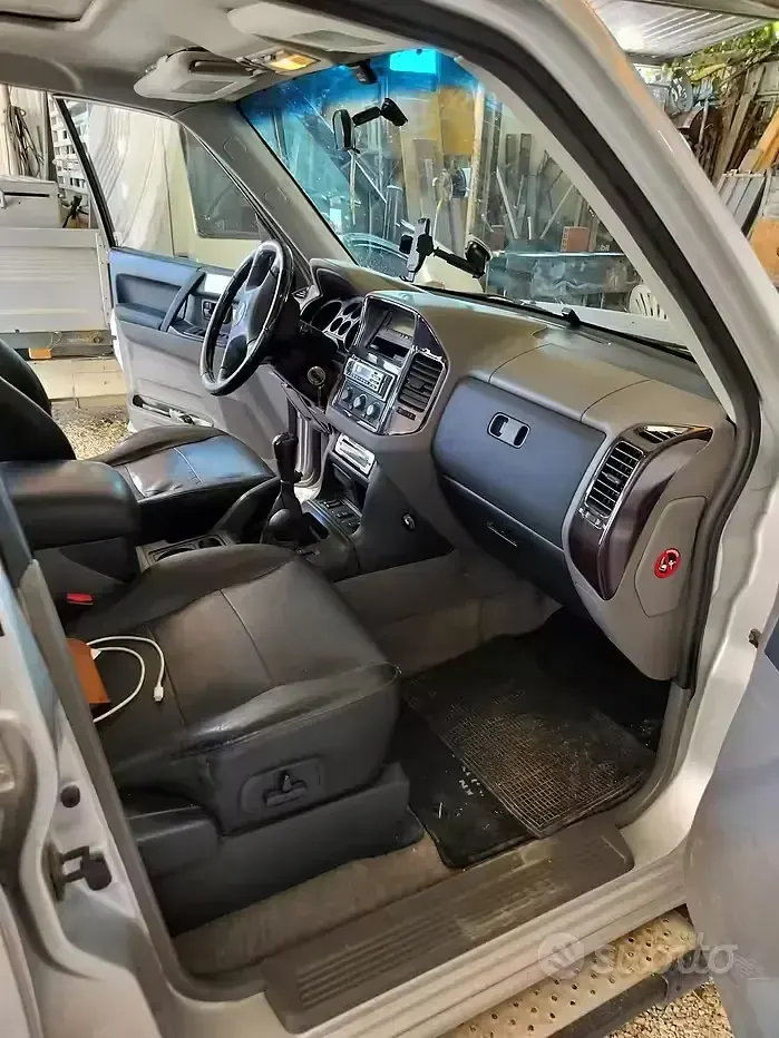 Usata Mitsubishi Pajero 160 CV (117 kW) 2003 Grigio SUV