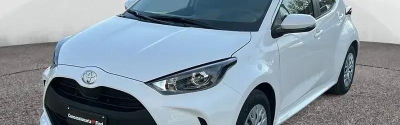 Usata Toyota Yaris Active 116 CV (85 kW) 2021 Grigio Utilitaria