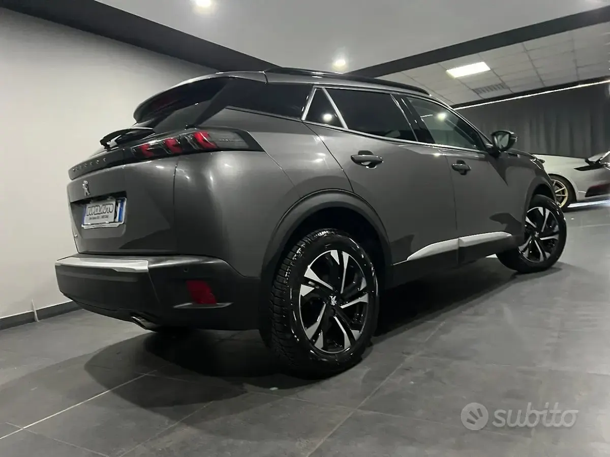 Usata Peugeot 2008 Allure 131 CV (96 kW) 2022 Grigio SUV