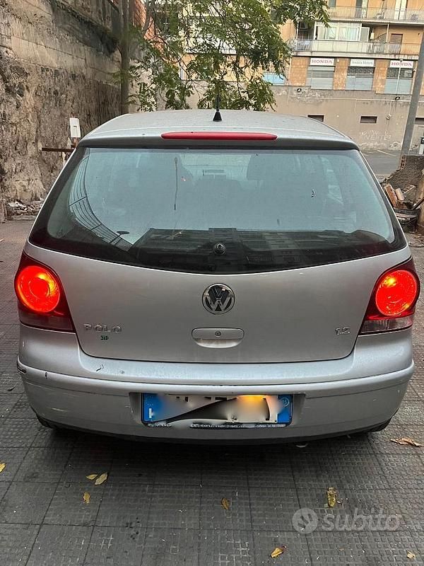 Usata VW Polo 54 CV (39 kW) 2005 Grigio Berlina