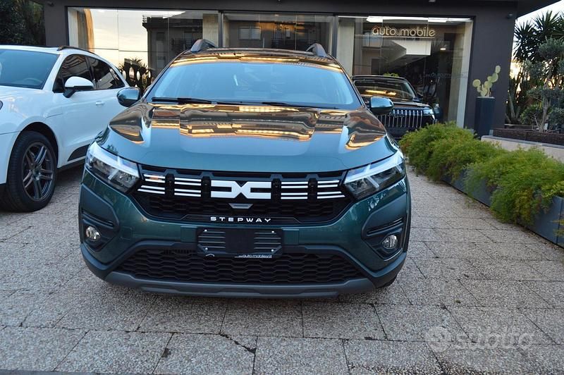 Usata Dacia Sandero Expression 100 CV (73 kW) 2025 Verde Utilitaria