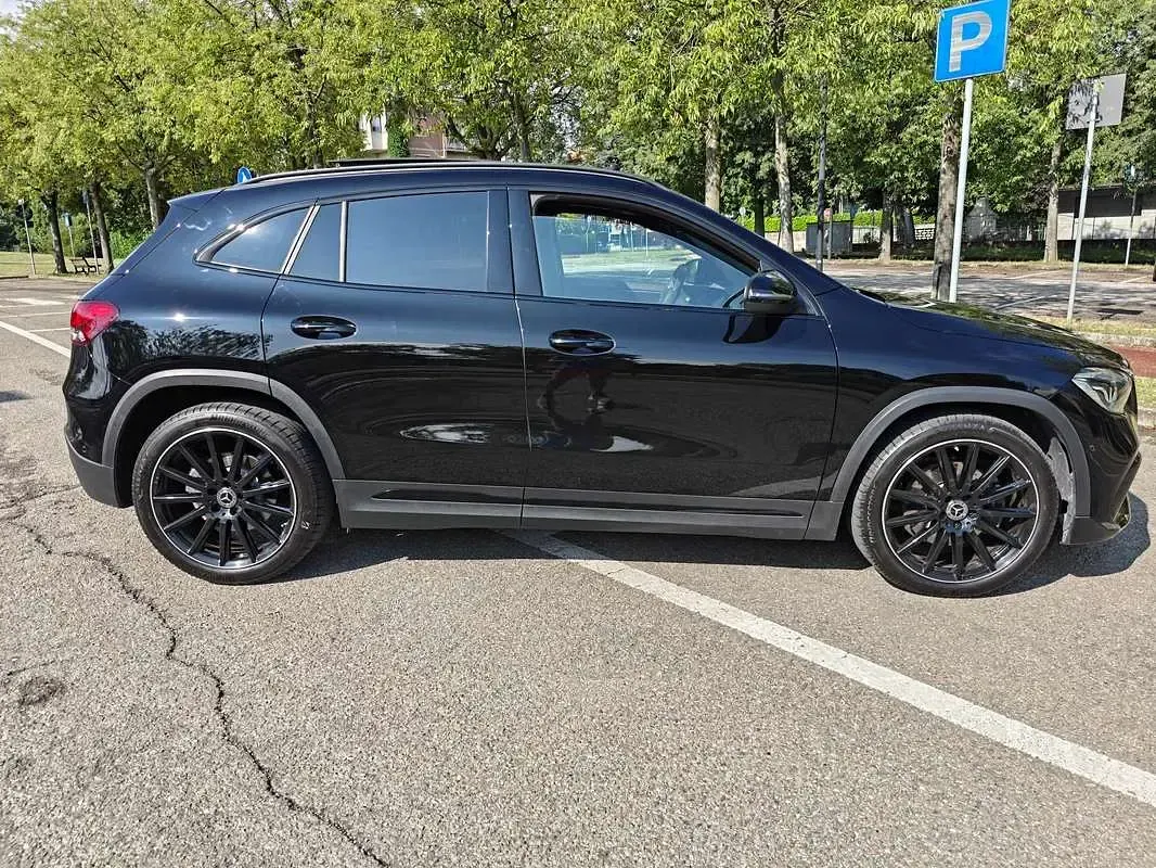 Begagnad Mercedes GLA220 Premium 190 HK (139 kW) 2023 Svart SUV