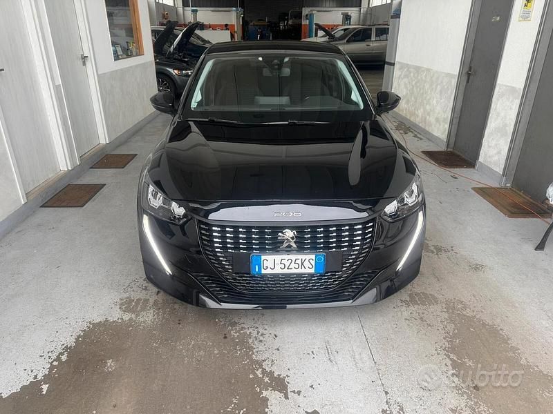 Usata Peugeot 208 75 CV (55 kW) 2022 Nero Utilitaria