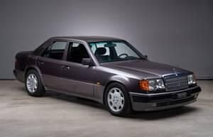 Usata Mercedes E500 326 CV (239 kW) 1992 Grigio Berlina