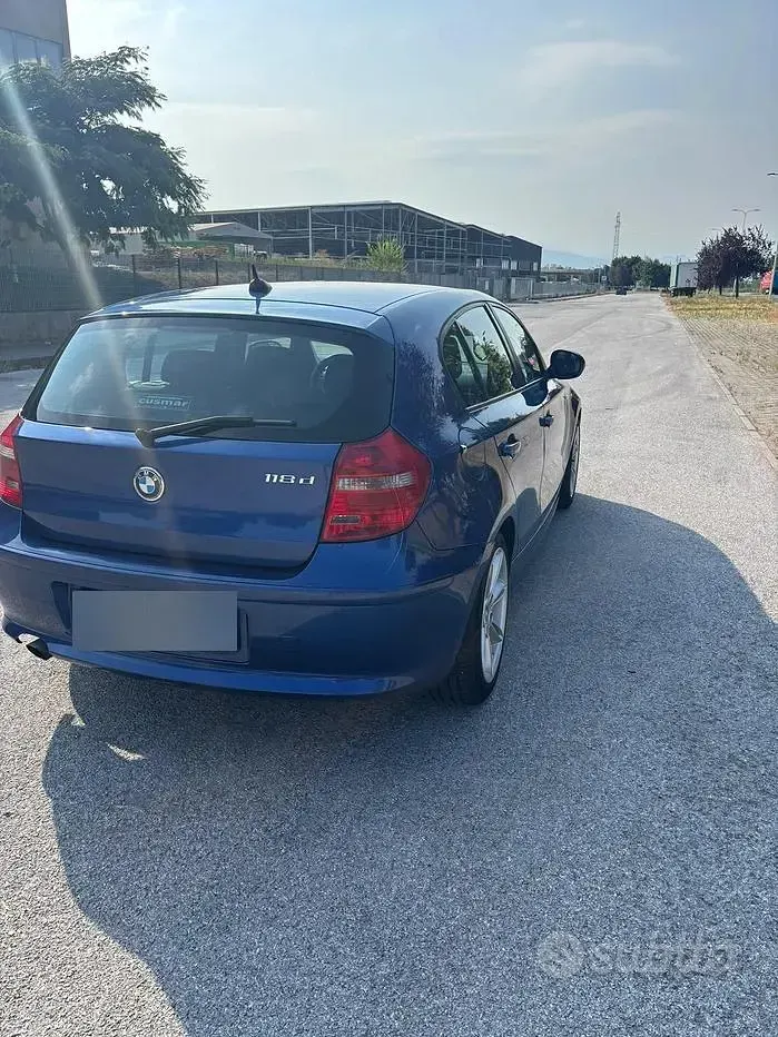 Usata BMW 118 143 CV (105 kW) 2010 Bluazzurro Utilitaria