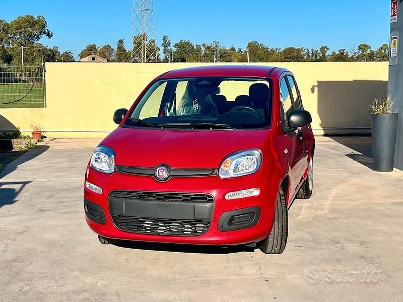 Nuova Fiat Panda 71 CV (52 kW) 2025 Rosso Berlina
