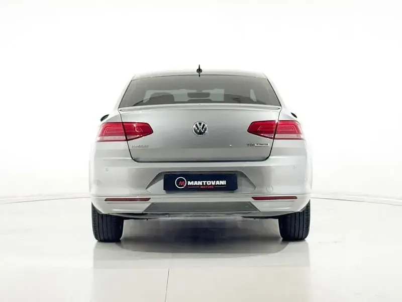 Usata VW Passat Business 120 CV (88 kW) 2017 Argento Berlina