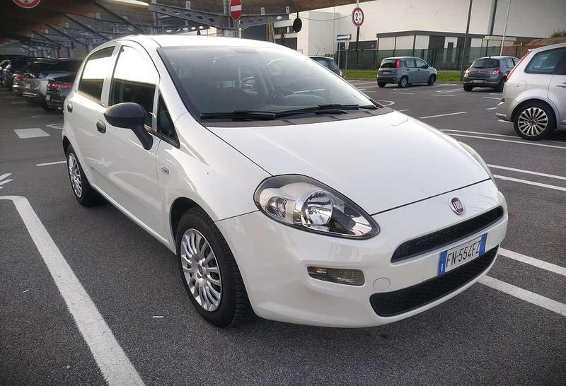 Bianco Usata 2018 Fiat Punto Street Tre volumi | 6200 € (Buon prezzo) - Immagine 1/4