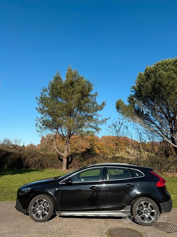Usata Volvo V40 CC Business Edition 120 CV (88 kW) 2016 Nero Station wagon