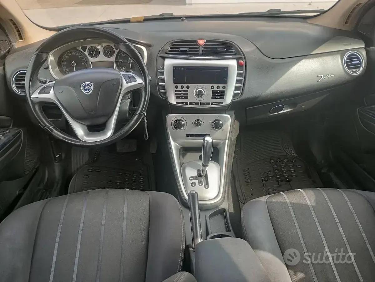 Usata Lancia Delta 120 CV (88 kW) 2009 Blu Utilitaria