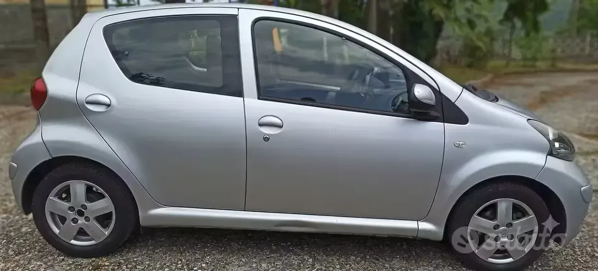 Usata Toyota Aygo 54 CV (39 kW) 2006 Grigio Utilitaria