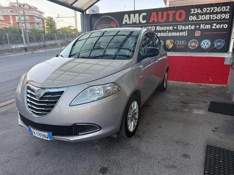 Usata Lancia Ypsilon Platinum 69 CV (50 kW) 2014 Oro Utilitaria