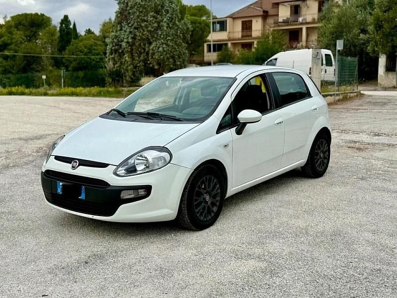 Bianco Usata 2011 Fiat Punto Evo Due volumi | 4900 € (Buon prezzo) - Immagine 1/4