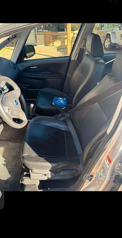 Usata Fiat Sedici Emotion 120 CV (88 kW) 2007 Argento SUV