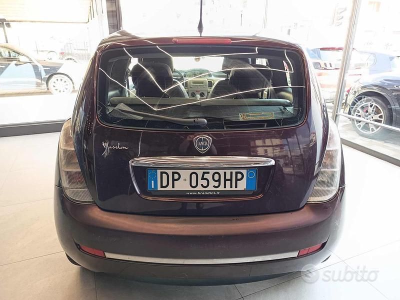 Usata Lancia Ypsilon 60 CV (44 kW) 2008 Viola Utilitaria