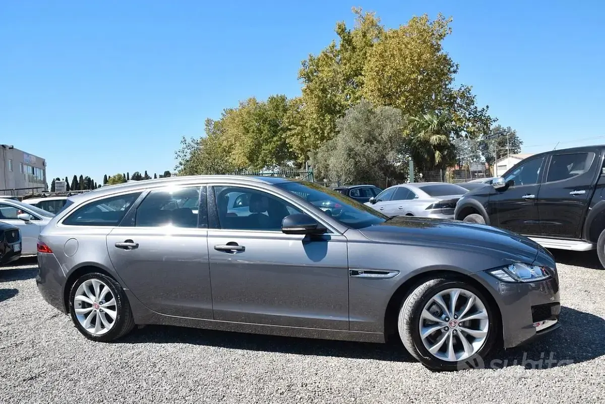 Usata Jaguar XF Sportbrake Prestige 180 CV (132 kW) 2018 Grigio Station wagon