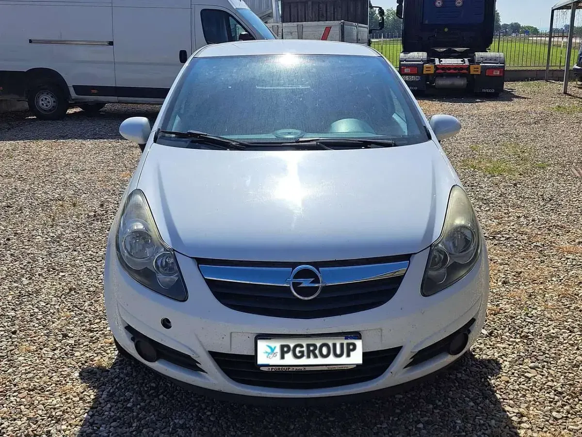 Usata Opel Corsa Edition 80 CV (58 kW) 2010 Bianco Utilitaria