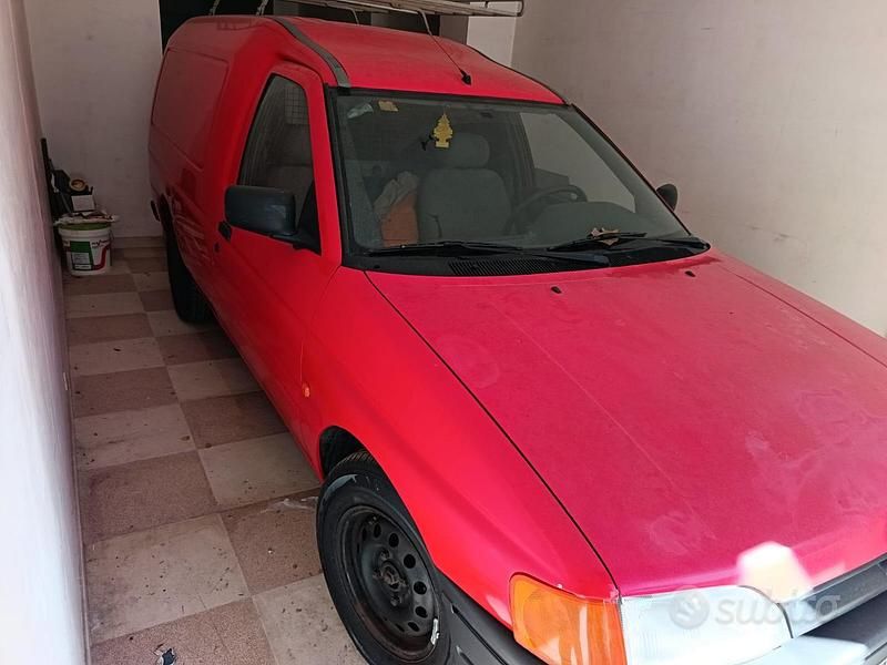 Usata Ford Escort 60 CV (44 kW) 1992 Rosso Furgone