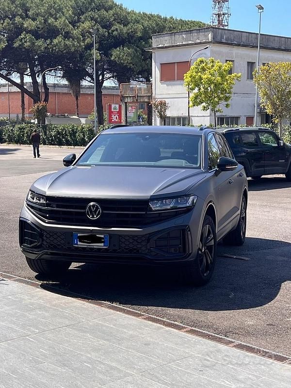 Usata VW Touareg Elegance 231 CV (169 kW) 2023 Grigio SUV