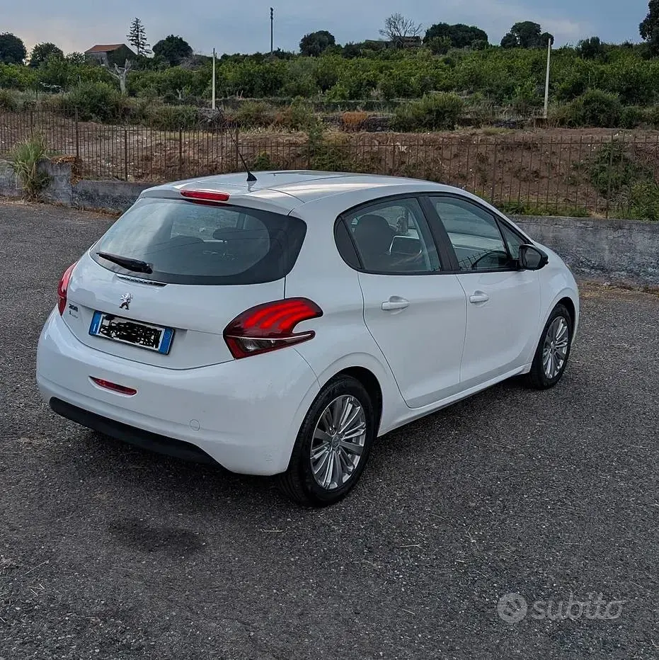 Usata Peugeot 208 75 CV (55 kW) 2017 Bianco Utilitaria
